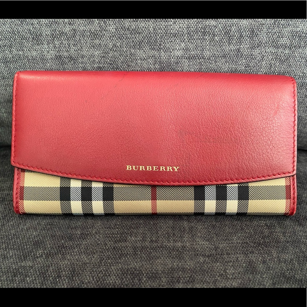 BURBERRY
Calfskin Horseferry Check Porter Continental Wallet Red